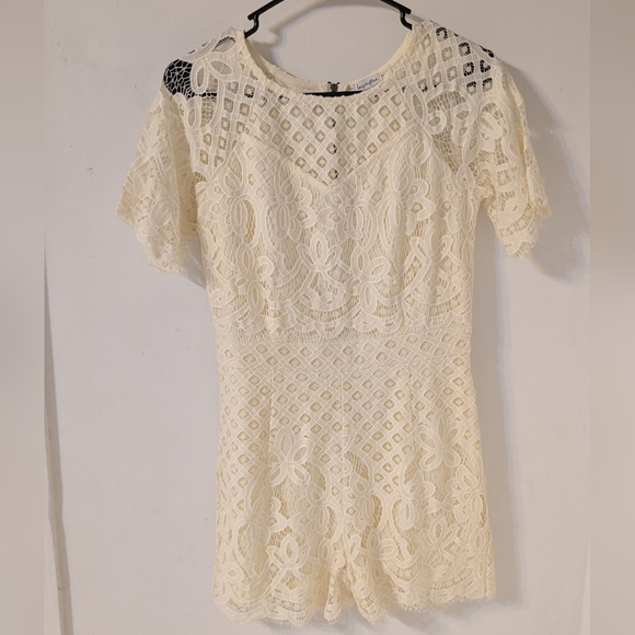 Elegant Cream Lace Romper - Picture 1 of 2